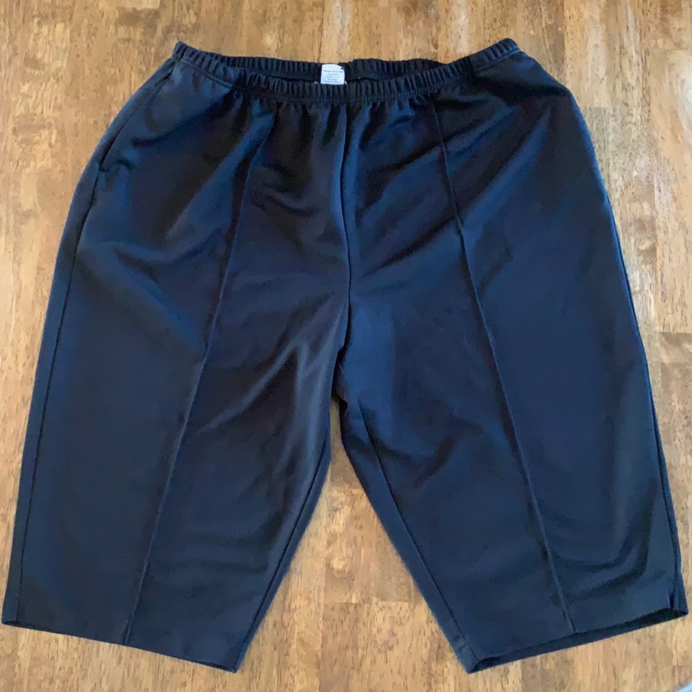 Women’s Blair poly-knit capris size 22W